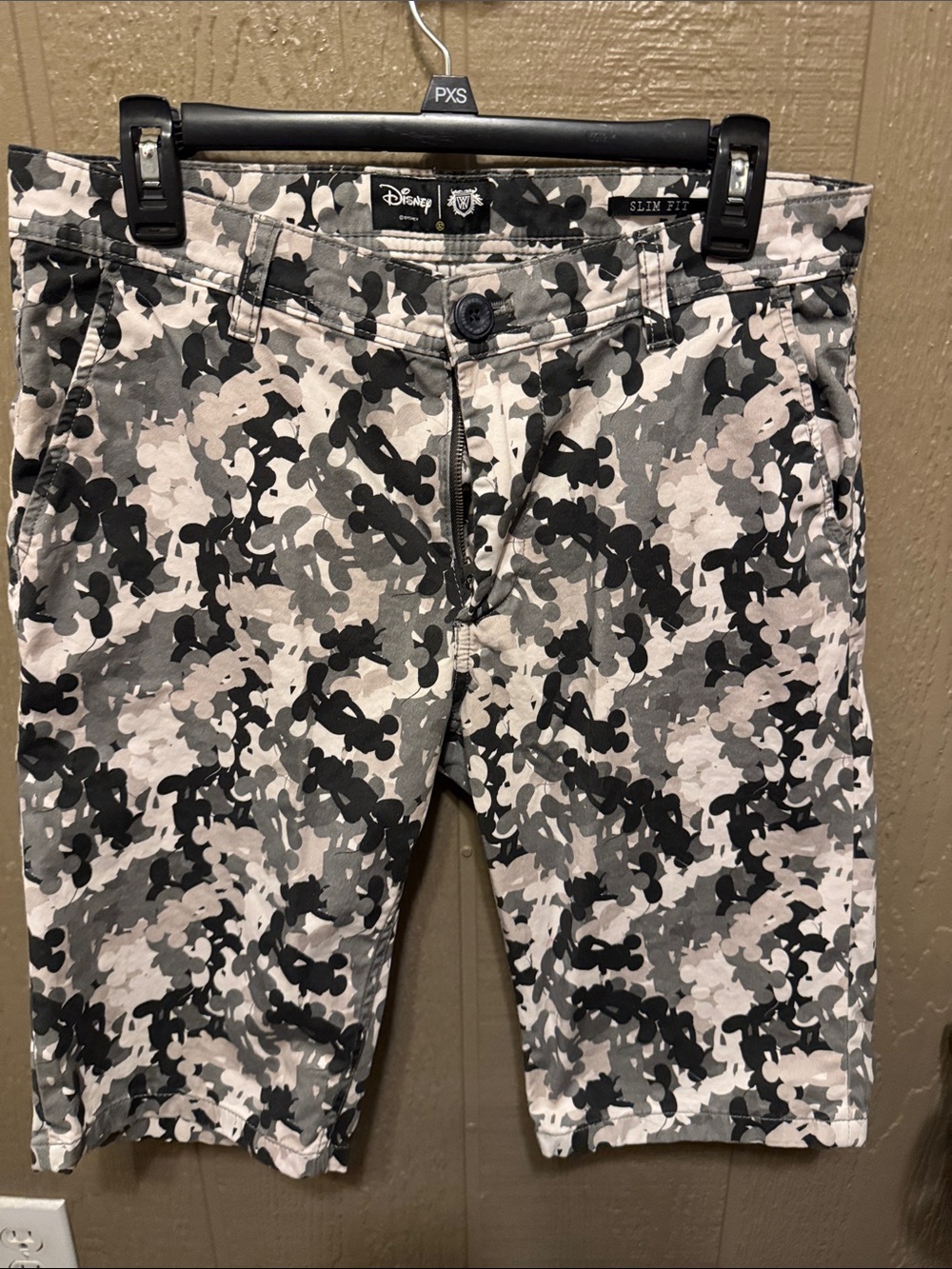 Disney Mickey camo-Yellow Box Men's Flat Front Disney Camo-Pattern Shorts